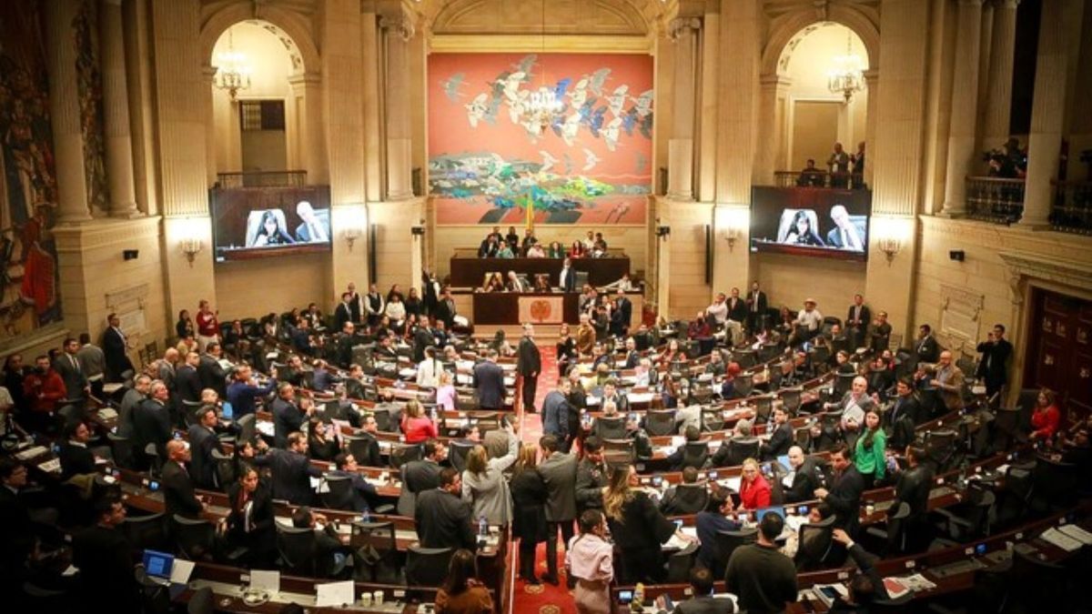 En el capítulo de recaudo, el Gobierno incluye herramientas extraordinarias y permanentes como normalización tributaria, conciliaciones, amnistías y nuevas reglas para quienes deseen ponerse al día con obligaciones fiscales.