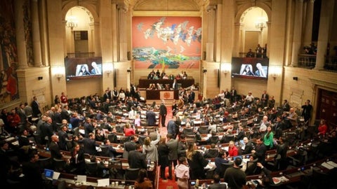 En el capítulo de recaudo, el Gobierno incluye herramientas extraordinarias y permanentes como normalización tributaria, conciliaciones, amnistías y nuevas reglas para quienes deseen ponerse al día con obligaciones fiscales.