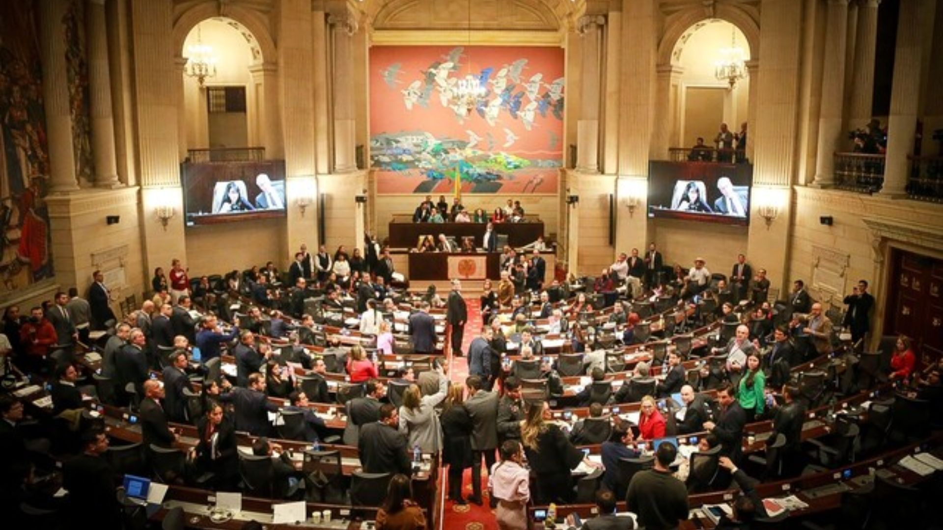 En el capítulo de recaudo, el Gobierno incluye herramientas extraordinarias y permanentes como normalización tributaria, conciliaciones, amnistías y nuevas reglas para quienes deseen ponerse al día con obligaciones fiscales.