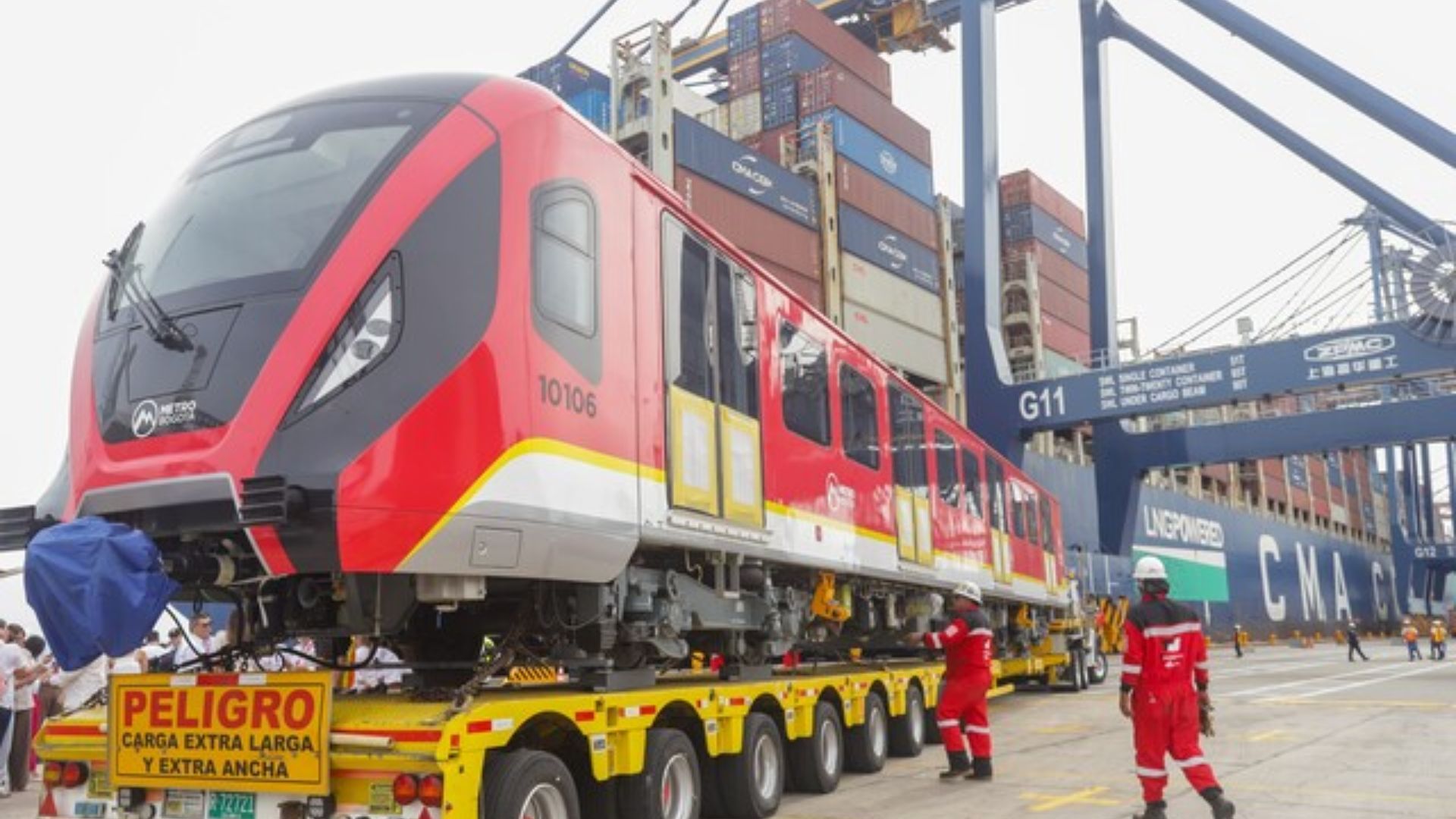 De acuerdo con reportes oficiales, la obra avanza en la construcción del viaducto, la cimentación de columnas y la adecuación del Patio-Taller, donde ya se instalan vías férreas y equipos de mantenimiento.