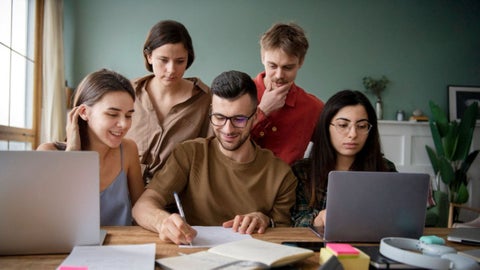 La entidad explicó que la nueva oferta incluye opciones de pregrado, posgrado, ETDH, formación en idiomas, diplomados y certificaciones.