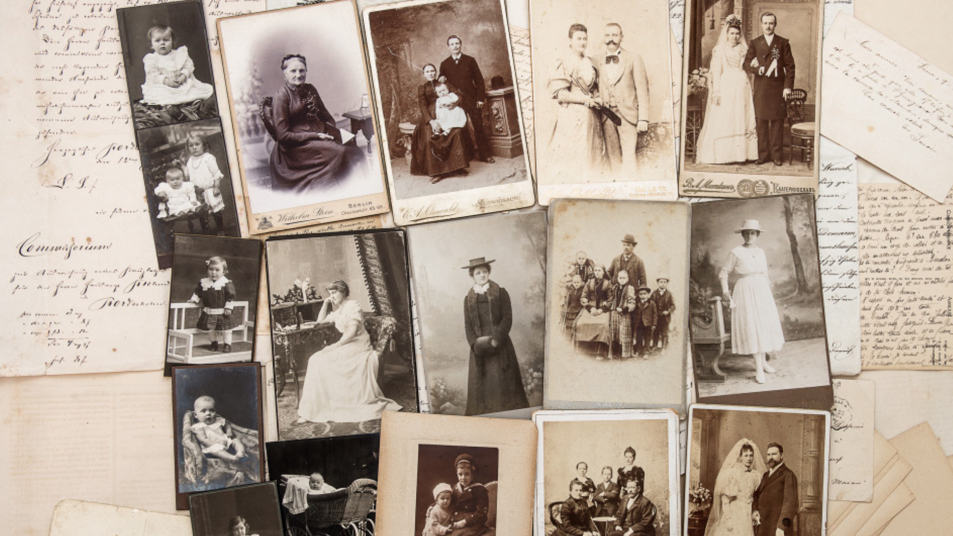 La inteligencia artificial elimina manchas y grietas mientras conserva la esencia original del retrato.