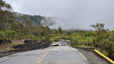 Antes del colapso, el recorrido desde Bogotá hasta Vélez y de allí a Puerto Araújo podía realizarse en aproximadamente tres horas y media, aunque el mal estado de la vía ya alargaba el tiempo, pero evitaba trayectos de más de 14 horas.
