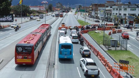 En definitiva, esta comparación muestra que, en relación con lo que ganan los trabajadores en cada país, el pasaje de TransMilenio sí es más alto frente al ingreso mínimo colombiano.