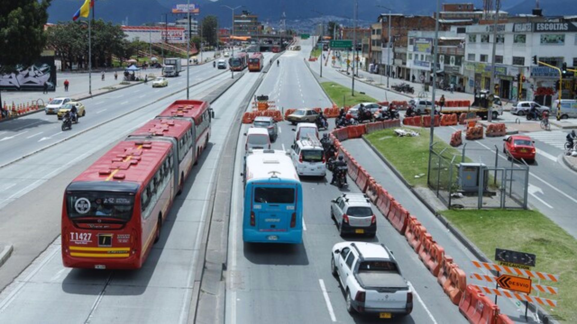 En definitiva, esta comparación muestra que, en relación con lo que ganan los trabajadores en cada país, el pasaje de TransMilenio sí es más alto frente al ingreso mínimo colombiano.