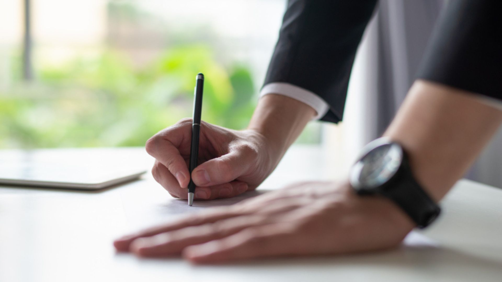 El proceso no es inmediato. Aunque la ley dice que debería resolverse en un año, es normal que las respuestas tarden más, dependiendo de cuántas solicitudes tengan.