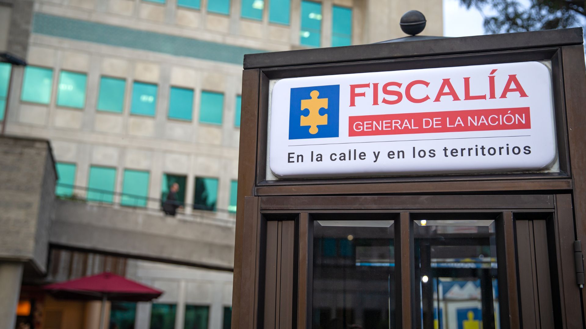 En noviembre de 2025, la Fiscalía anunció que se comenzará una investigación formal por los presuntos vínculos entre miembros de las disidencias de las FARC, en particular la la que es dirigida por alias “Calarcá”.