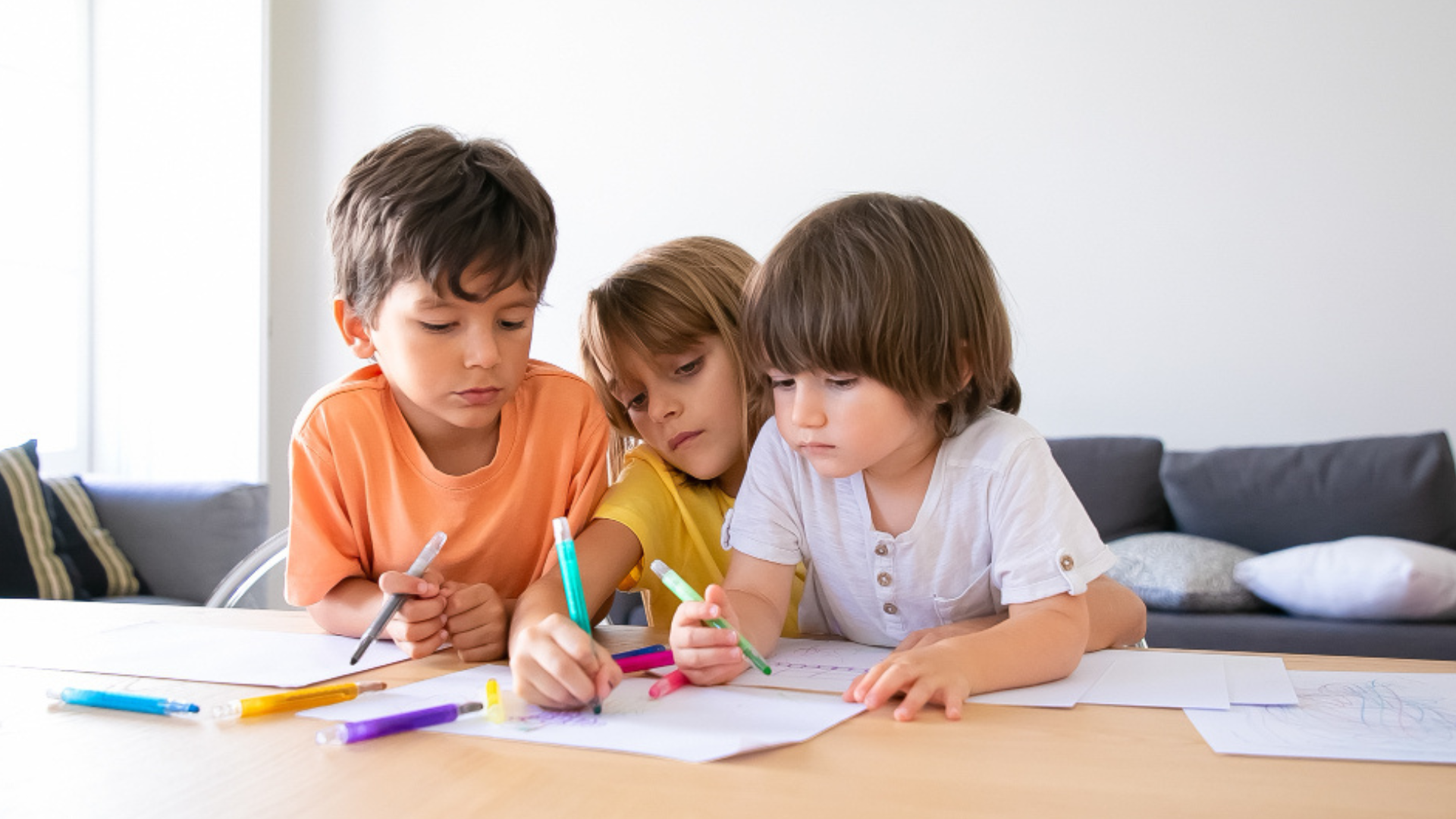 El trabajo conjunto entre familia y escuela impulsa técnicas educativas más respetuosas.