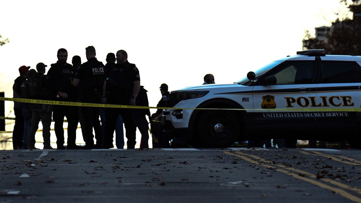 Antes de que se revelara su identidad, el atacante fue descrito como un “pistolero solitario” por la alcaldesa de Washington, Muriel Bowser.