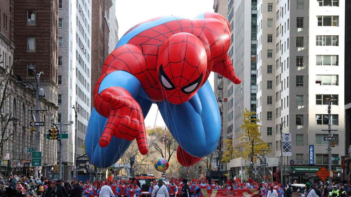 A los clásicos se sumaron Spider-Man, el cual apareció este año para promocionar la película Spider-Man: Brand New Day, que se estrenará en 2026.