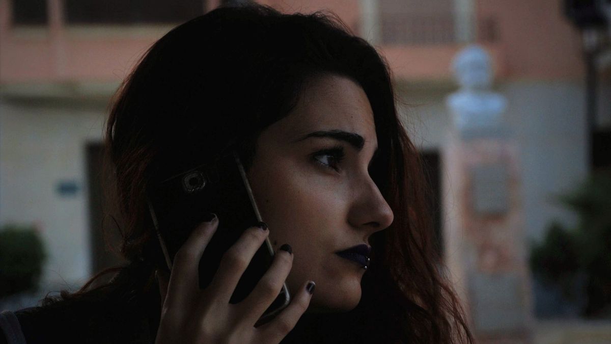 Acoso telefónico: El 90% de mujeres lo sufre. El 60% de llamadas ocurre entre viernes y sábado, invadiendo su paz nocturna.