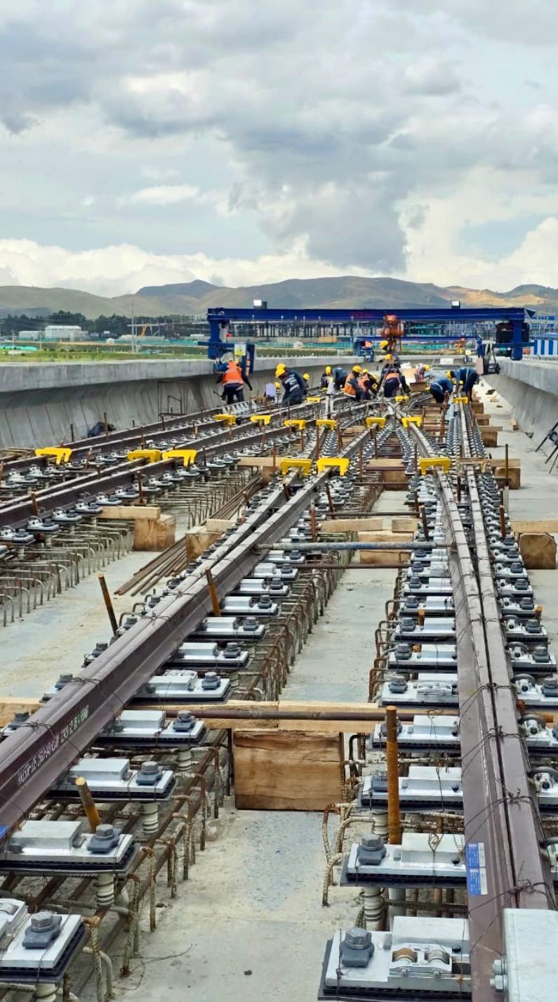 Línea 1 del Metro alcanza 67 % de ejecución: así progresa el montaje de rieles