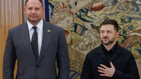 Ex jefe de la Oficina de la Presidencia de Ucrania, Andriy Yermak y Volodimir Zelensky