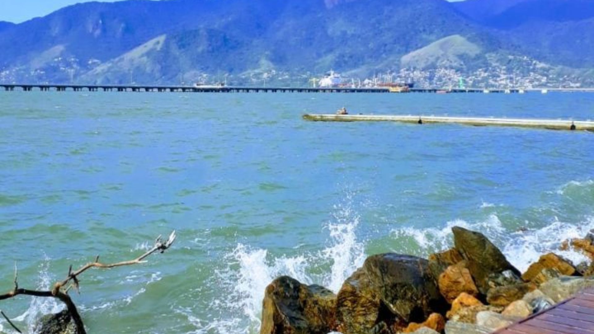 Este sitio ha sido reconocido históricamente por recibir deportistas que practican kitesurf, buceo y navegación.