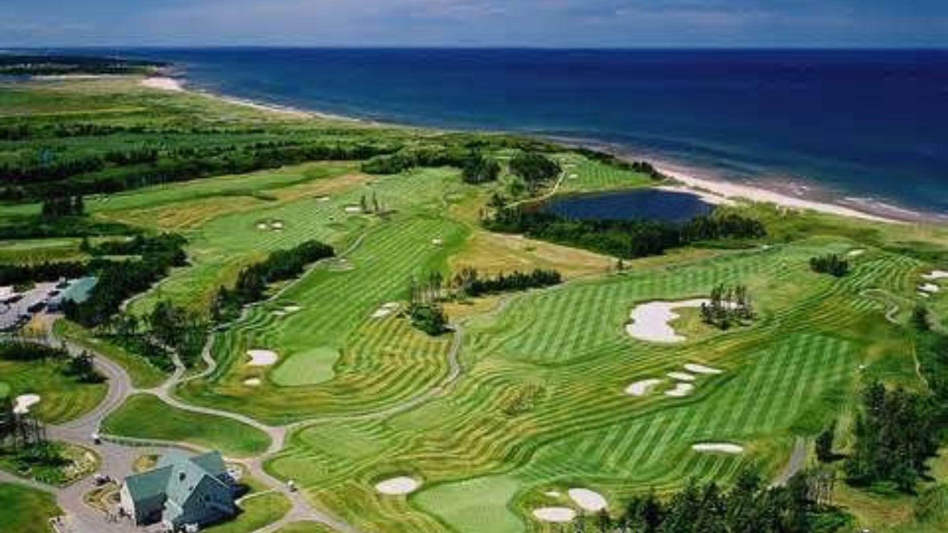 El territorio tiene zonas agrícolas, costas extensas y formaciones de arenisca que han servido para proyectos de geoturismo.