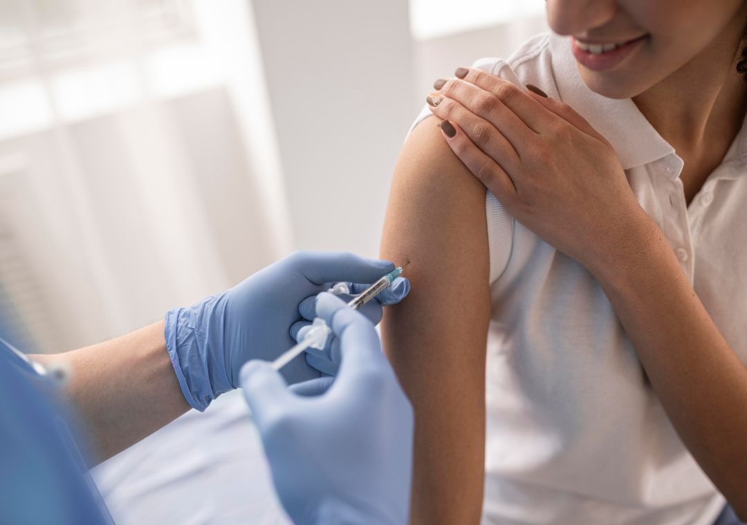 El estudio advierte que debe mantenerse la vacunación a nivel global.