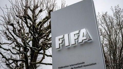 La FIFA busca agilizar el juego: así será la regla que cambia el manejo del tiempo