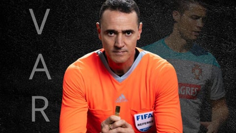 El árbitro rondando los 45 años de edad, reveló detalles de su carrera.