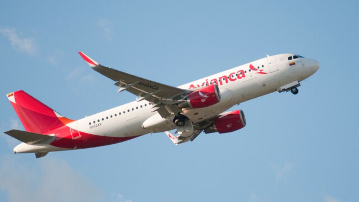 A través de su cuenta oficial en X, la aerolínea explicó que los usuarios pueden acceder al estado de su vuelo ingresando a Avianca.com.