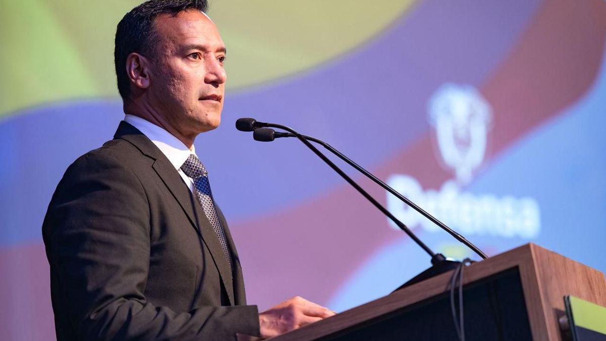 Ministro de Defensa, Pedro Sánchez.