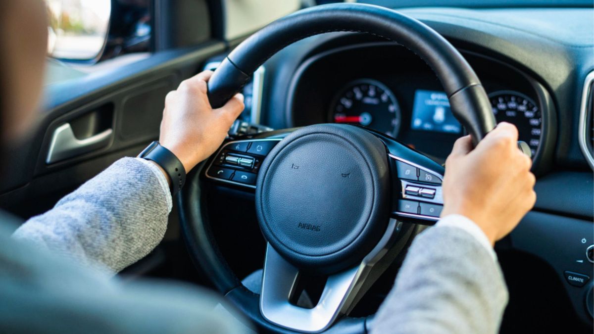 El ruido al girar el timón alerta fallas ocultas: señales que no deben ignorarse