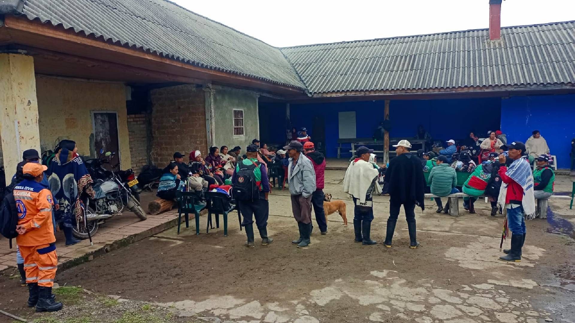 Habitantes de la vereda Cristales, en Puracé, se resisten a evacuar pese al riesgo creciente por la actividad del volcán.