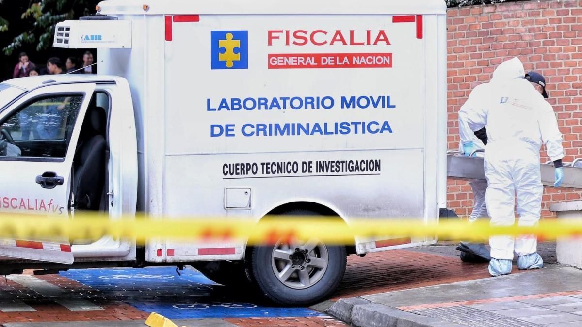 Dos muertos en un asalto en el norte de Bogotá vinculan a la “banda de la moto naranja” y su posible red de robos en la zona.