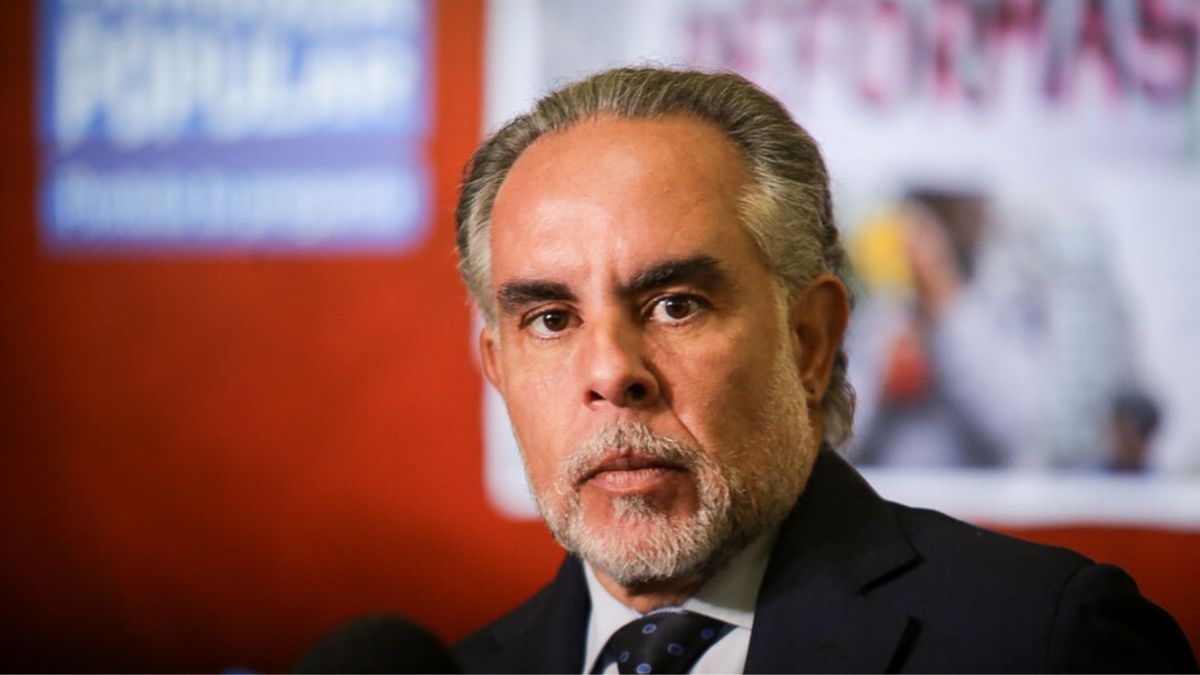 El ministro señaló que, tras conocer el diagnóstico, recordó conversaciones que habrían sido repetidas por terceros, aunque aclaró que no tiene elementos concluyentes para afirmar filtraciones.