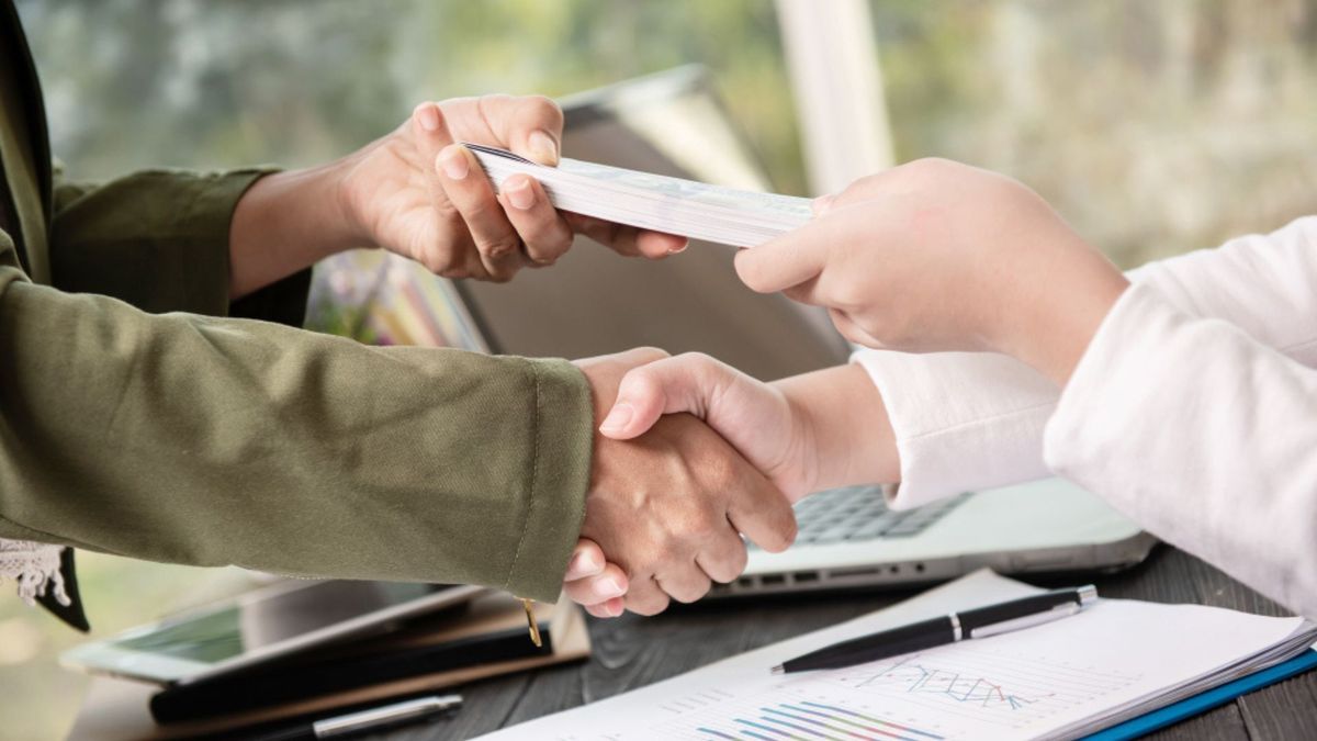 Ese valor corresponde al salario mensual y sirve de base para liquidar la prima correspondiente al periodo trabajado.