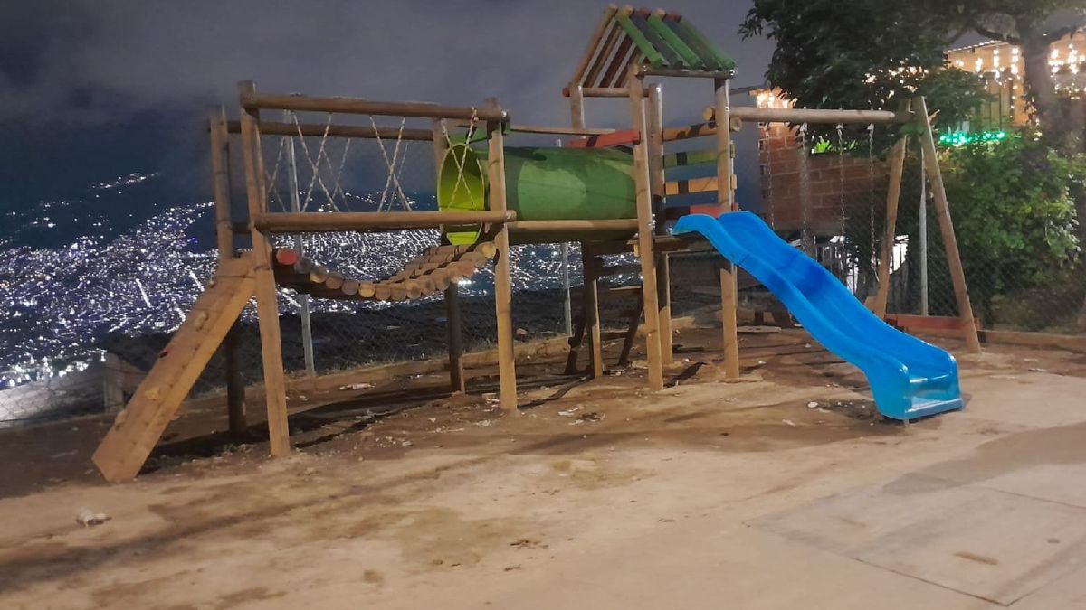 Parque de Medellín donde el niño de 9 años jugaba cuando encontró la pastilla tirada en el piso.