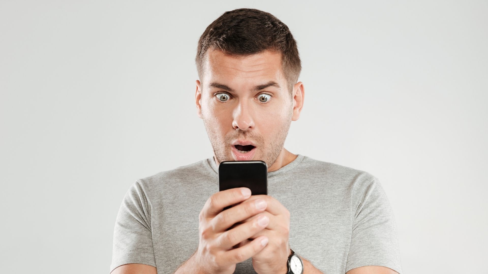 Usuarios reportan la circulación de listados con datos personales y relatos sobre supuestos infieles en Colombia.