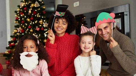 Nuevos archivos en Inglaterra revelan antecedentes que amplían la historia del saludo navideño que dio origen a Merry Christmas.