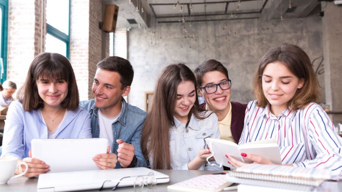 Fincomercio lidera la Alianza por la Educación para respaldar a más de 233.000 jóvenes.