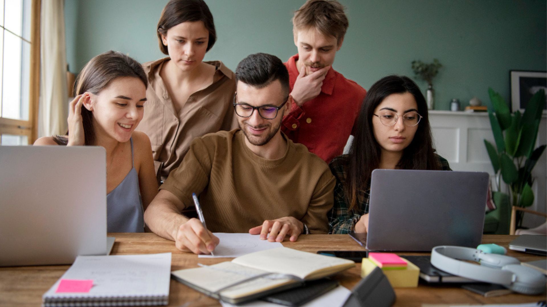 Diez universidades colombianas se vinculan para ampliar el acceso a créditos educativos.