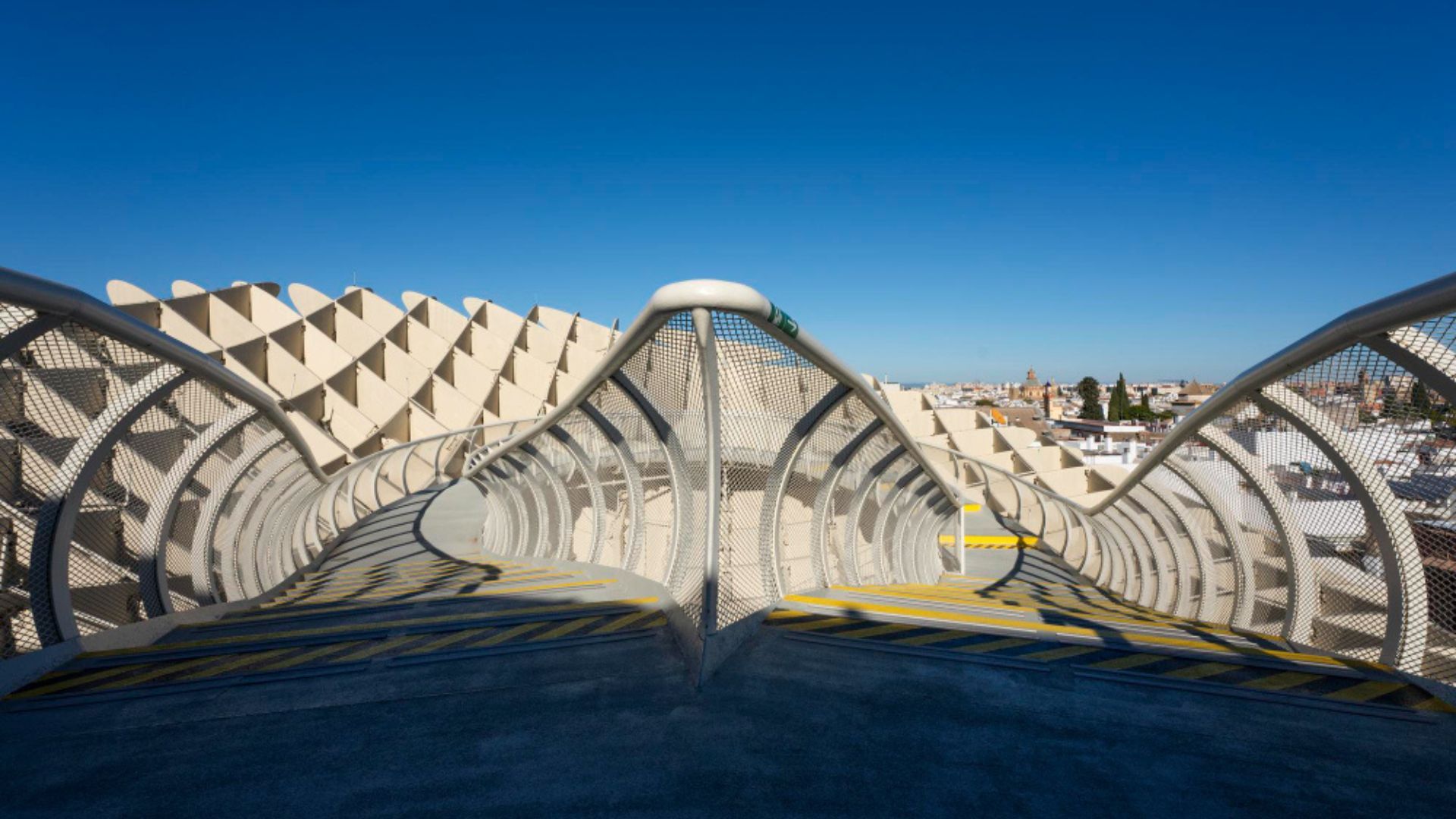 Vista aérea del complejo arquitectónico que impulsó el turismo cultural en el País Vasco y consolidó nuevas rutas culturales.