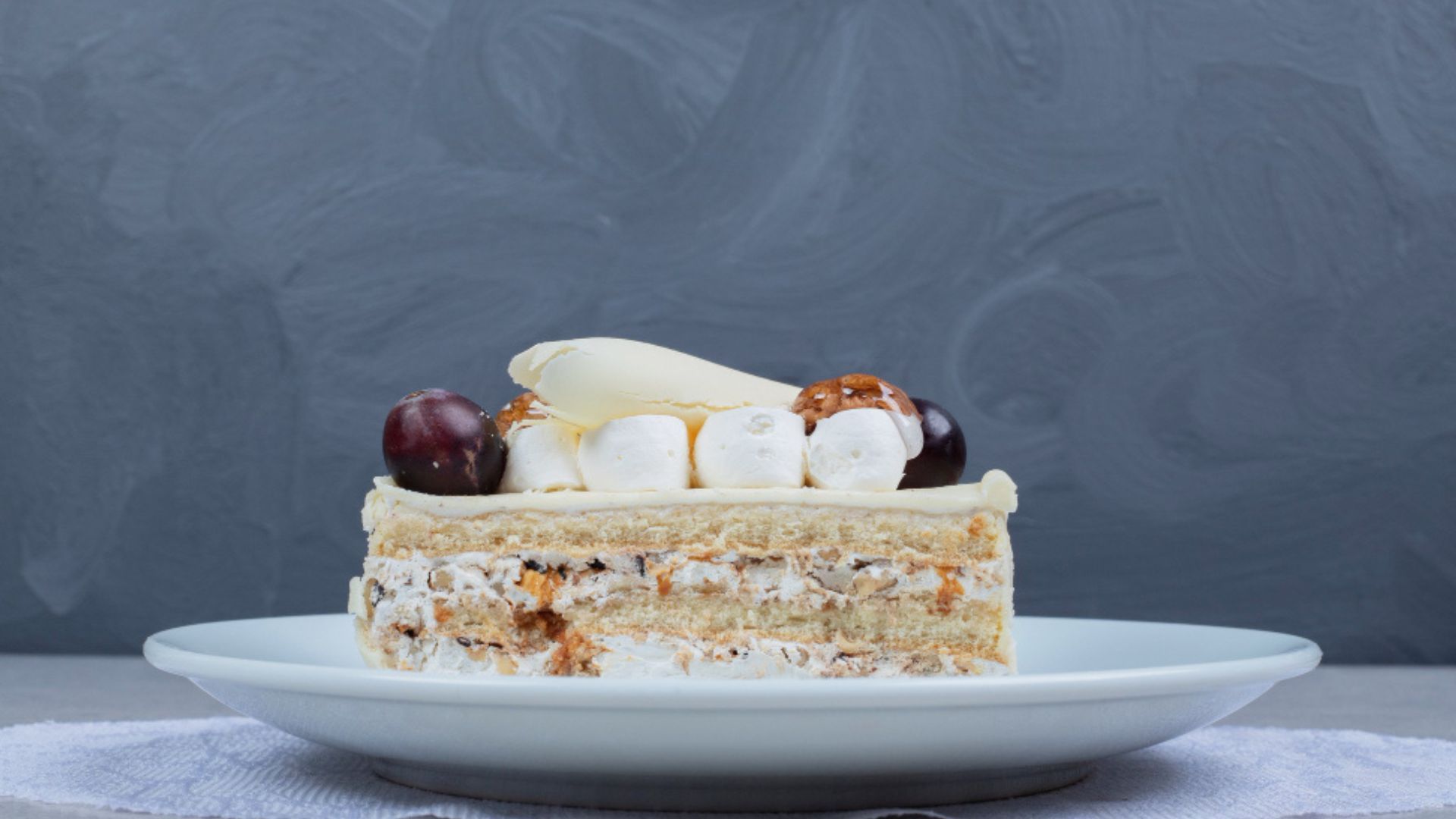 Ingredientes principales: leche evaporada, leche condensada y crema de leche listos para mezclar en la receta tres leches.