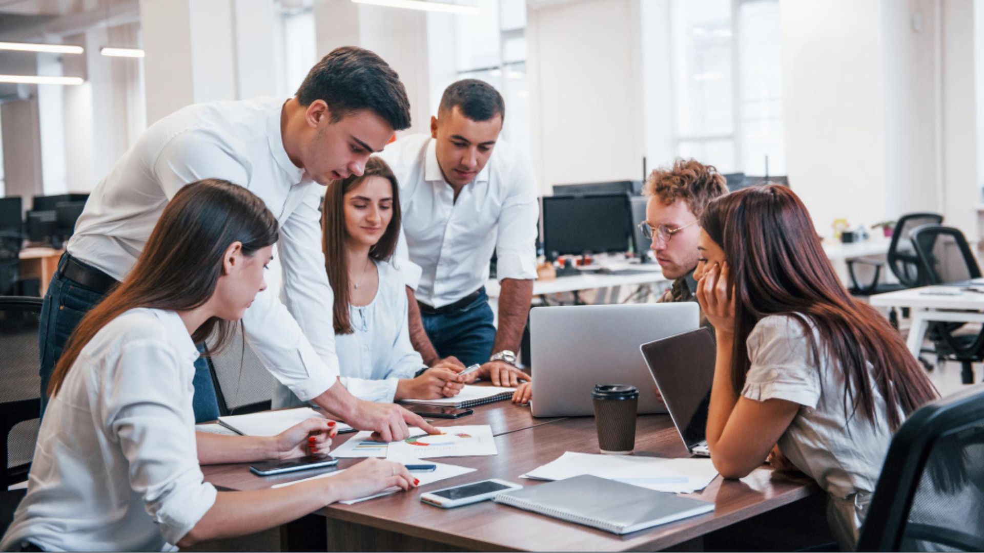 Mientras los sectores económicos defienden un aumento que se asocie directamente al comportamiento del IPC, los sindicatos insisten en la necesidad de que sea más alto.