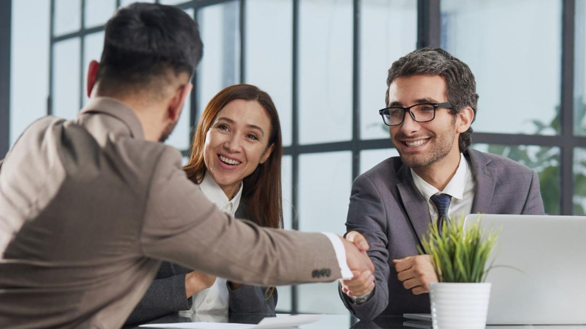 A este monto debe sumarse el auxilio de transporte, que para 2025 es de $200.000.