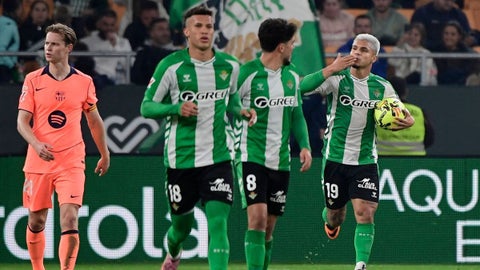 Gol de Juan Camilo Hernández con el Betis ante Barcelona