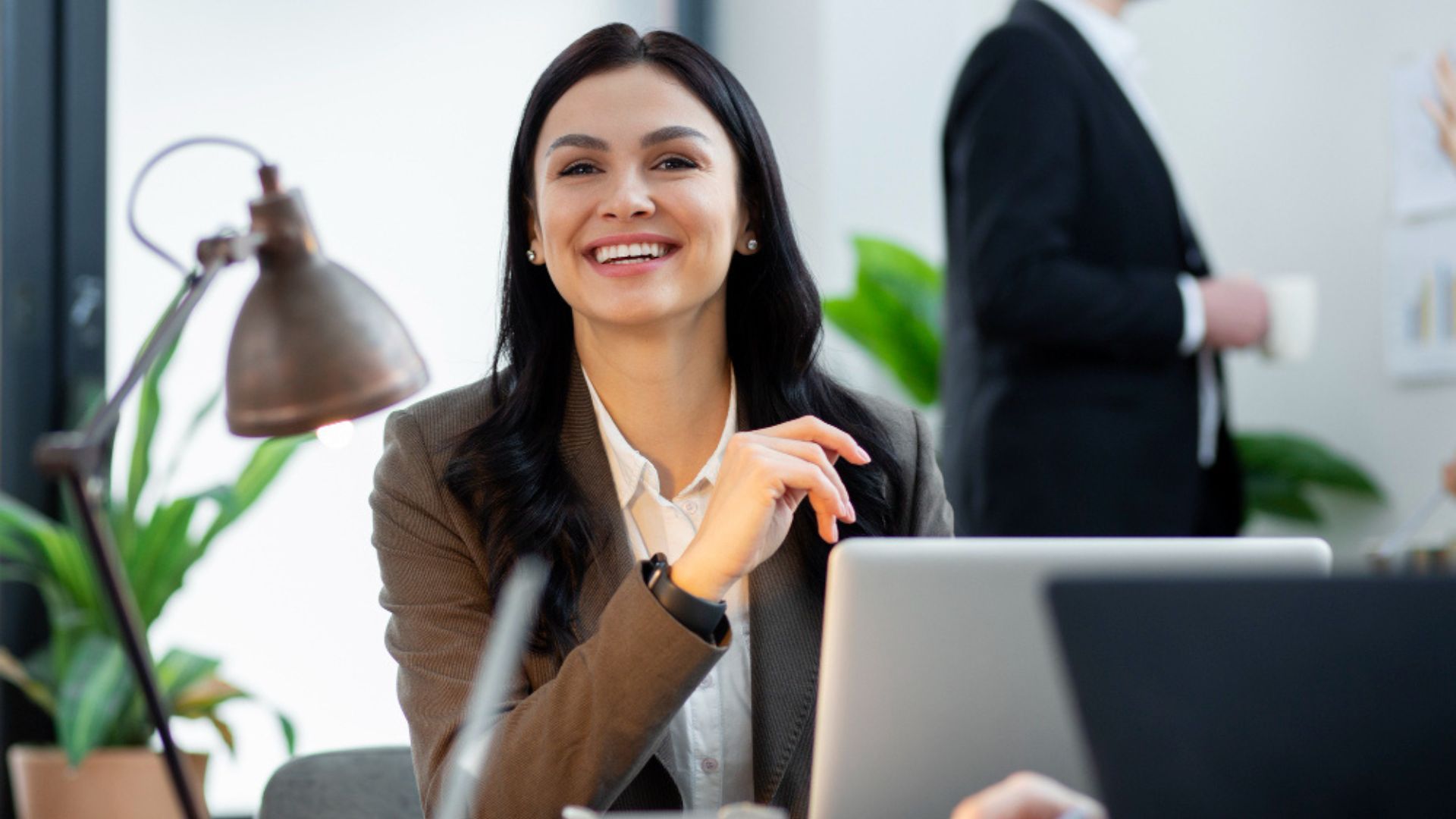 En los casos de contratación independiente o prestación de servicios, en el sueldo pactado ya está la compensación completa.