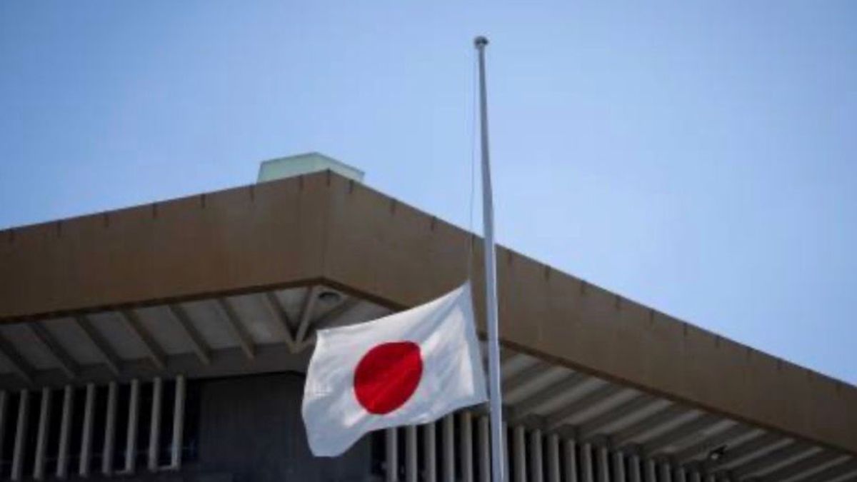 Se espera que la primera ola llegue cerca de las 11H40 hora local (14H40 GMT) a zonas portuarias .