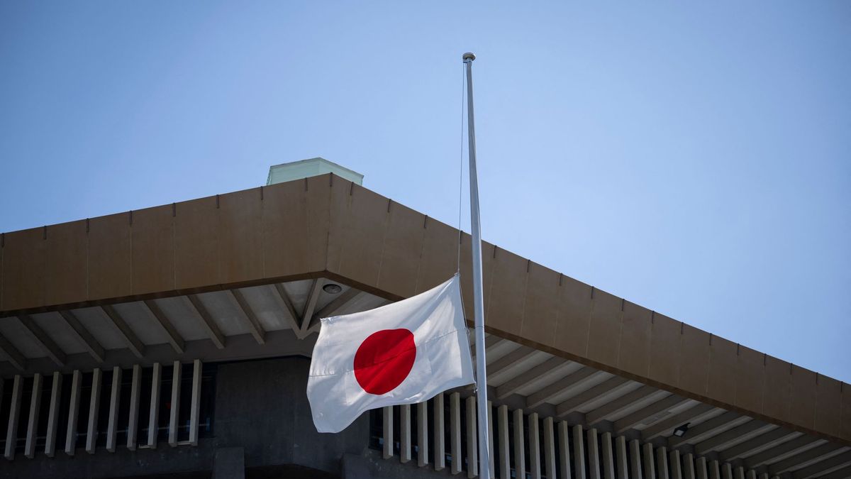 Se espera que la primera ola llegue cerca de las 11H40 hora local (14H40 GMT) a zonas portuarias .