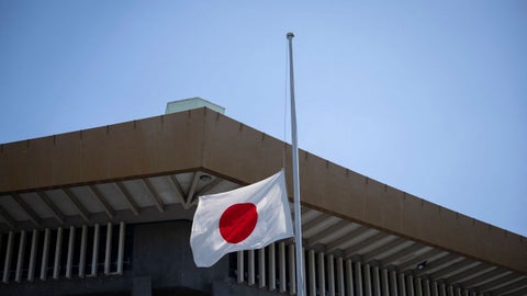 Se espera que la primera ola llegue cerca de las 11H40 hora local (14H40 GMT) a zonas portuarias .