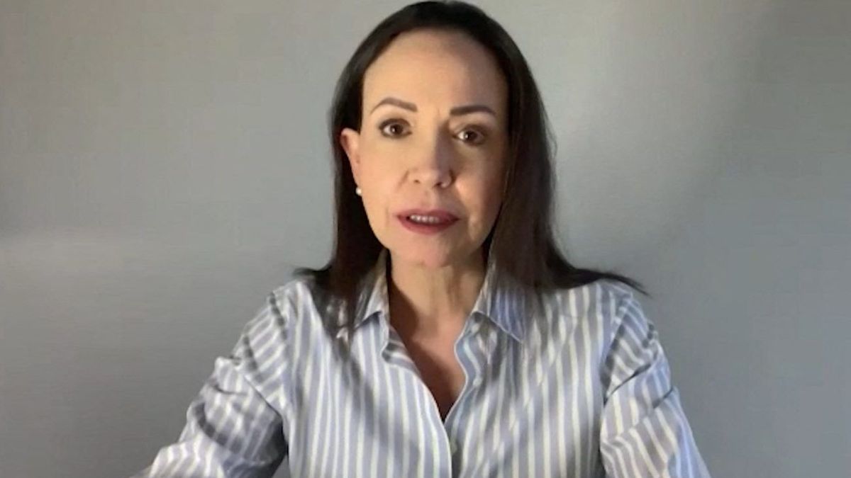 Parisca habló con AFP desde el aeropuerto de la capital noruega, donde expresó la mezcla de fe, incertidumbre y anhelo que rodea la posibilidad de ver a Machado.