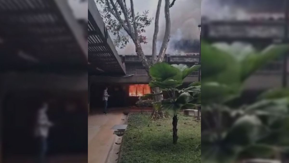 Encapuchados prenden fuego a oficina del Politécnico Jaime Isaza Cadavid, en Medellín.