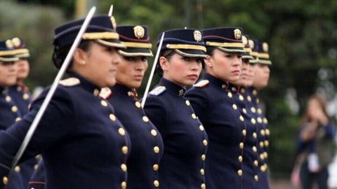 Ascenso de mujeres de Arma