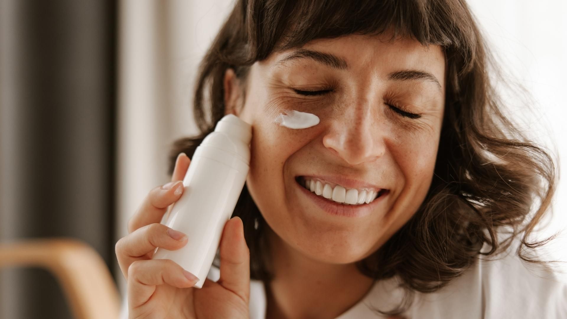 La rutina nocturna cambia las necesidades de la piel y reduce la relevancia del protector solar.