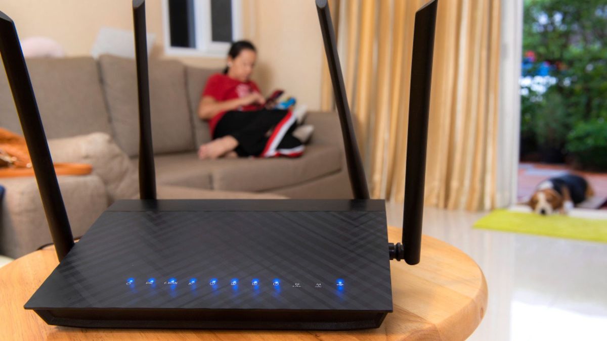 La ubicación del router y las interferencias domésticas afectan directamente la velocidad real.