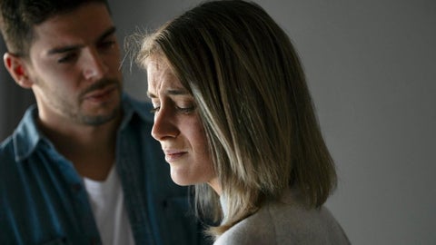 Eric Rico Castillo detalló en Siempre Contigo de La FM cómo se manifiesta la violencia económica y sus efectos.