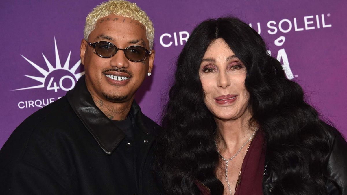 Cher y Alexander Edwards iniciaron su relación en 2022 y hoy enfrentan versiones sobre una posible boda.